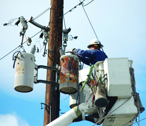 Pacific Power linemen ratify new contract - NW Labor Press